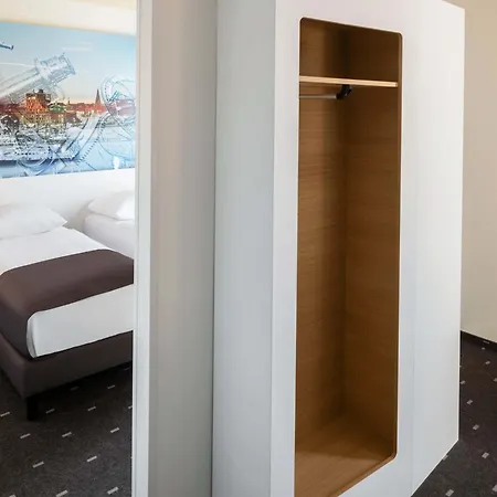 Otel Kiel-wissenschaftspark 3*