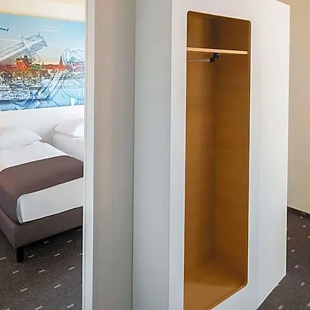 Otel Kiel-wissenschaftspark 3*